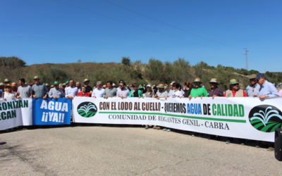 Los alcaldes y las alcaldesas de la Mancomunidad Campiña Sur han participado en la concentración de la Comunidad de Regantes del Genil Cabra.