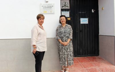 La presidenta de la Mancomunidad visita la Oficina Comarcal de la Energía ubicada en Moriles